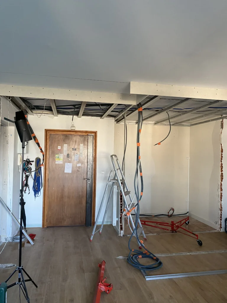 Rénovation cuisine Angers - Pose d'un faux plafond en placo plâtre